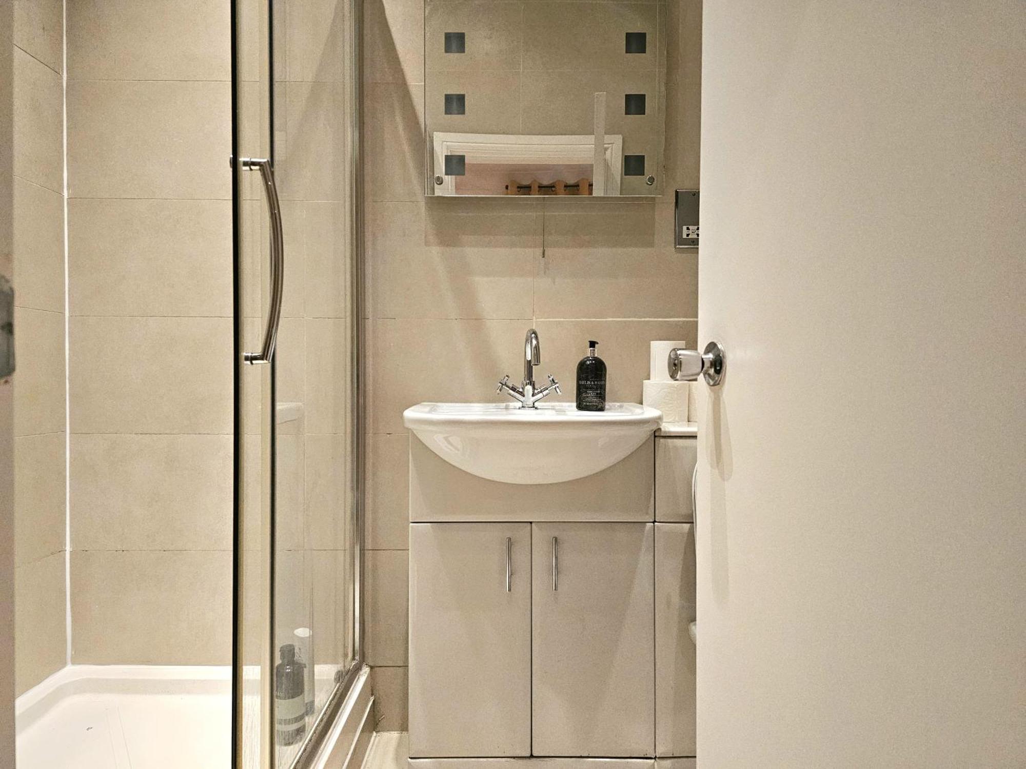 Elegant Spacious Flat * London